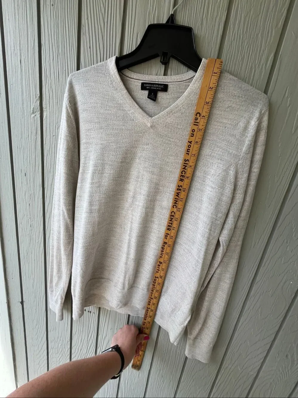 Banana Republic 100% Merino Wool V-Neck Sweater Men’s S Grey Oatmeal